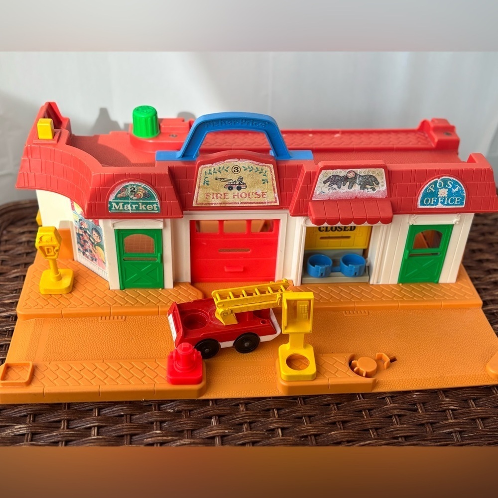 Fisher Price Little People Main Street Toy 1986 #2500